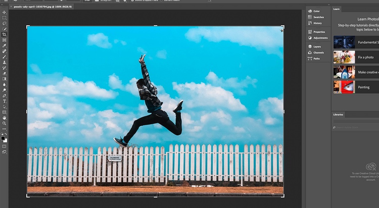 在photoshop中跳跃的人的照片
